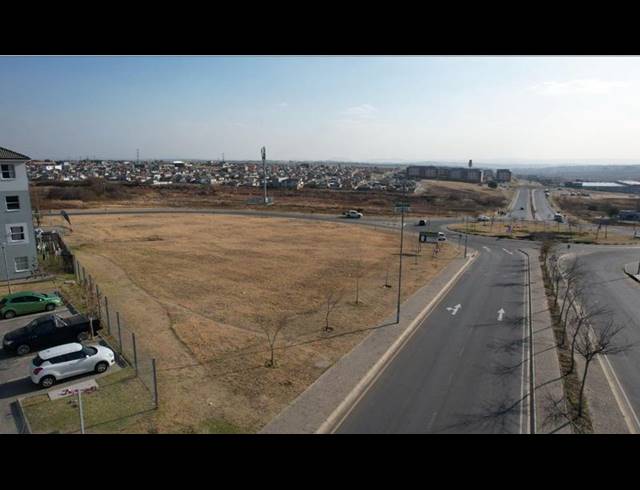 LAND FOR SALE IN FOURWAYS